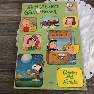 Vtg 1975 It’s a Mystery Charlie Brown Book